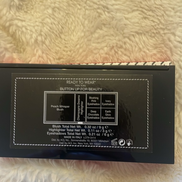 NIB Ready To Wear New York Button Up For Beauty Assorted Makeup Palette - Picture 3 of 4
